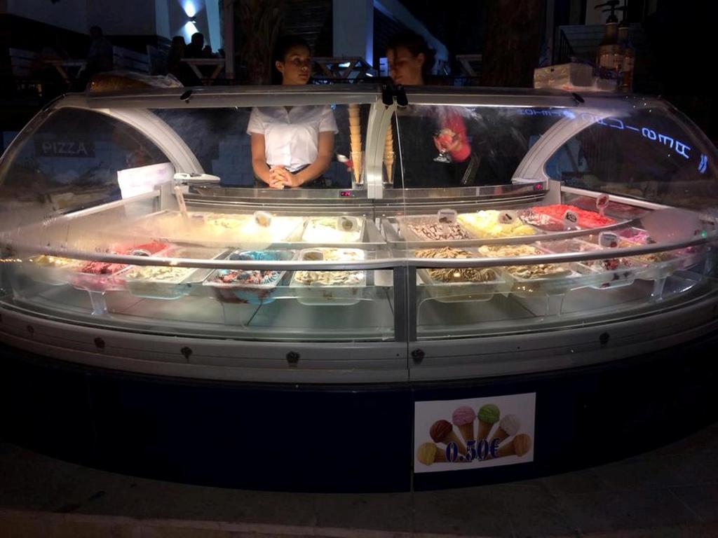 巡洋舰酒店 乌尔齐尼 外观 照片